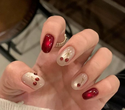 red cat eye nail designs