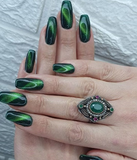 green cat eye nail designs