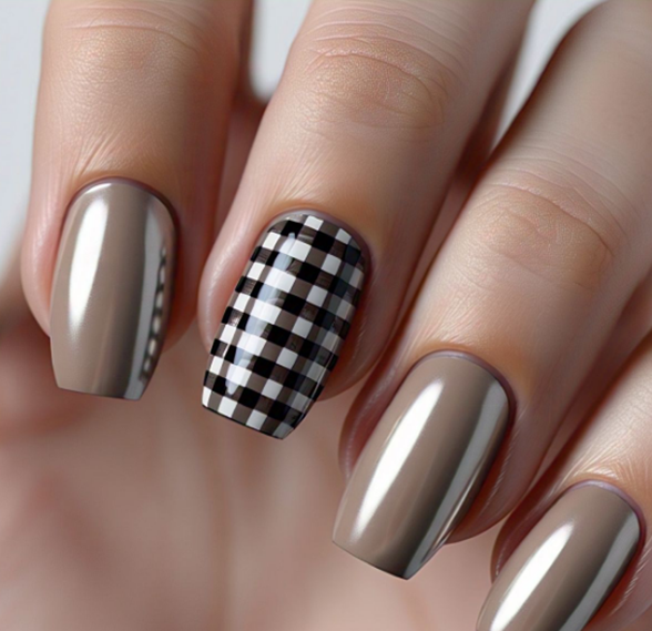 nude chrome nails