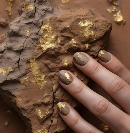 gold & brown nails