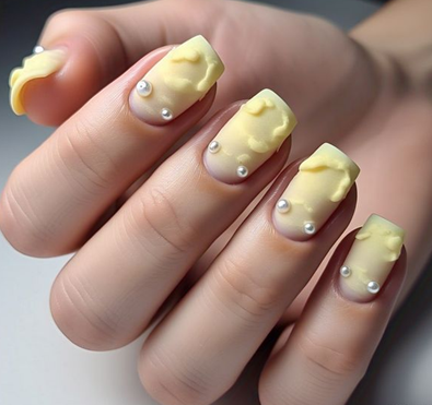 light & pale yellow nails