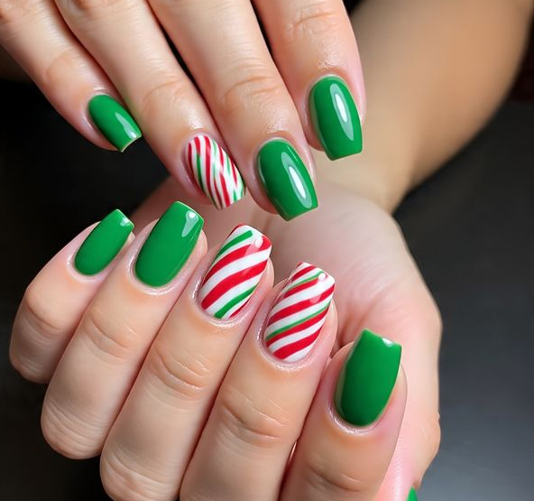 Red & Green Christmas Nails