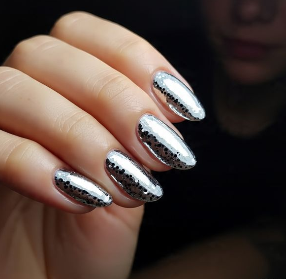 short chrome nails