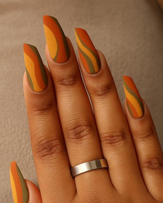 nail design with swirls