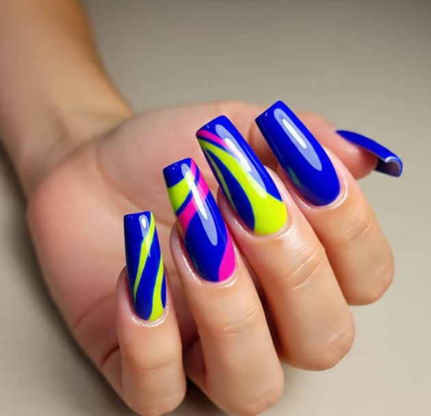 nail design with swirls
