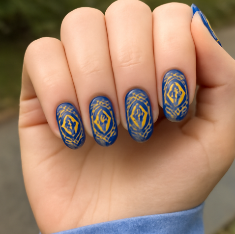 blue and orange nails