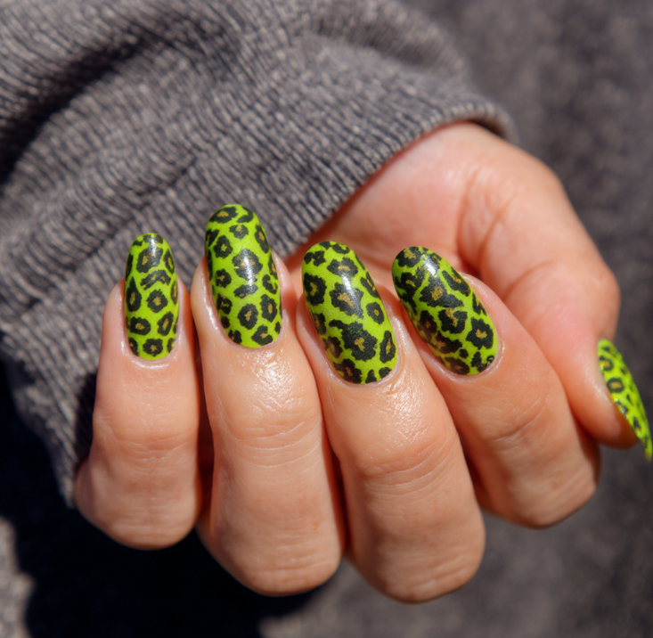 neon green nails