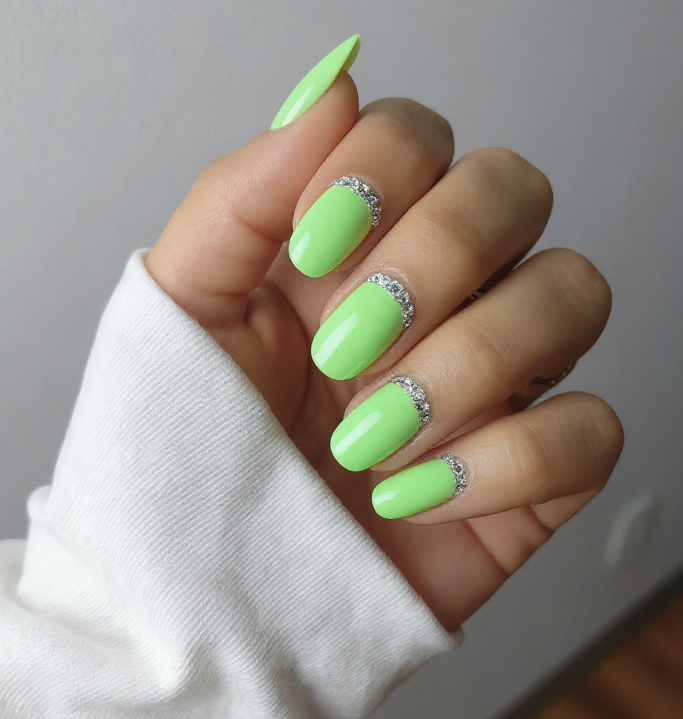 neon green nails
