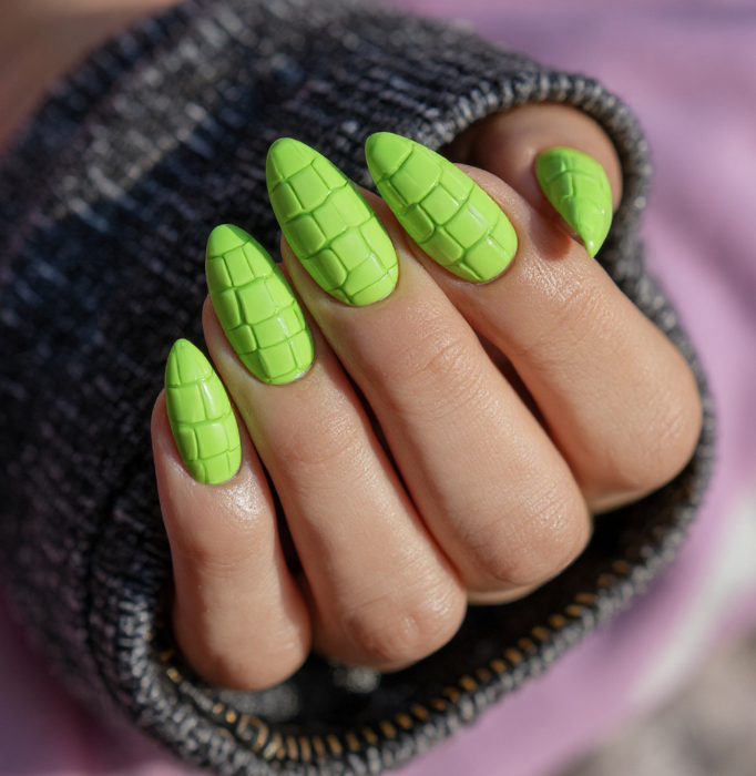 neon green nails