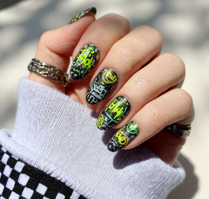 neon green nails