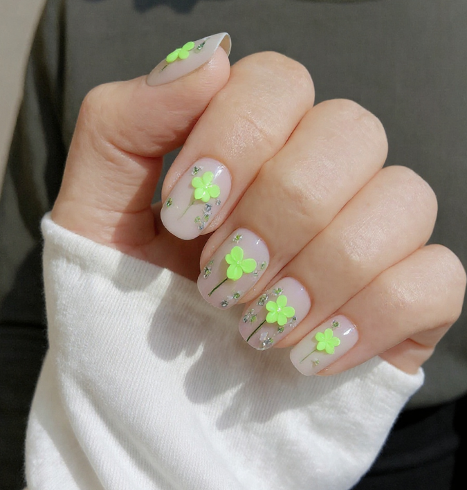 neon green nails