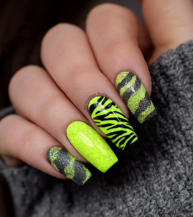 neon green nails
