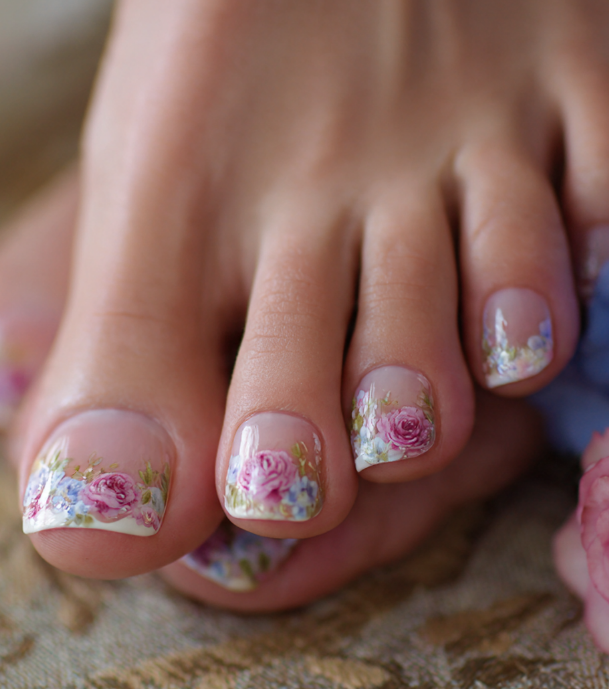 flower toe nails