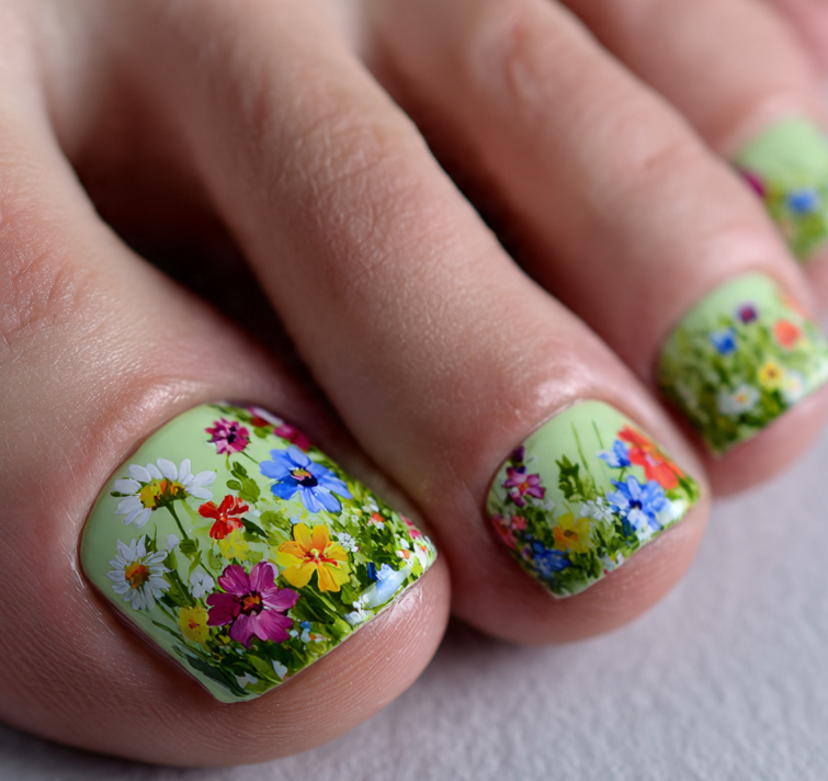 flower toe nails