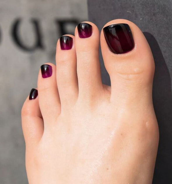 maroon toe nails