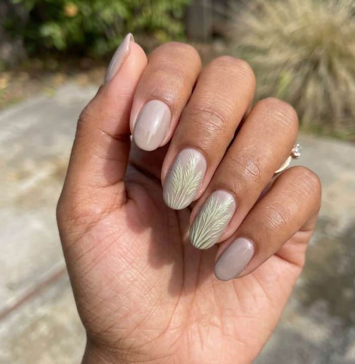 Ornamental Grass – Oval shaped nails: Soft taupe base, light green-beige long thin grass leafs, accent nail only, elegant winter nails.
