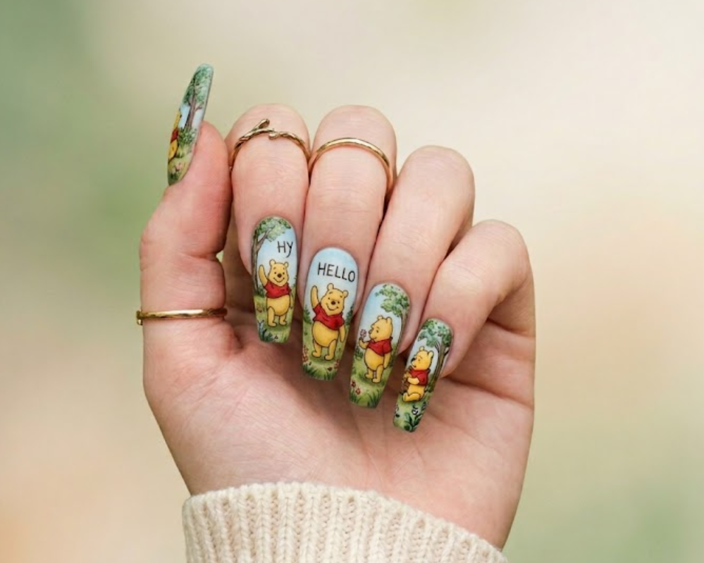 This nail art shows Pooh in the Hundred Acre Wood forest, giving a natural and peaceful cartoon feel.