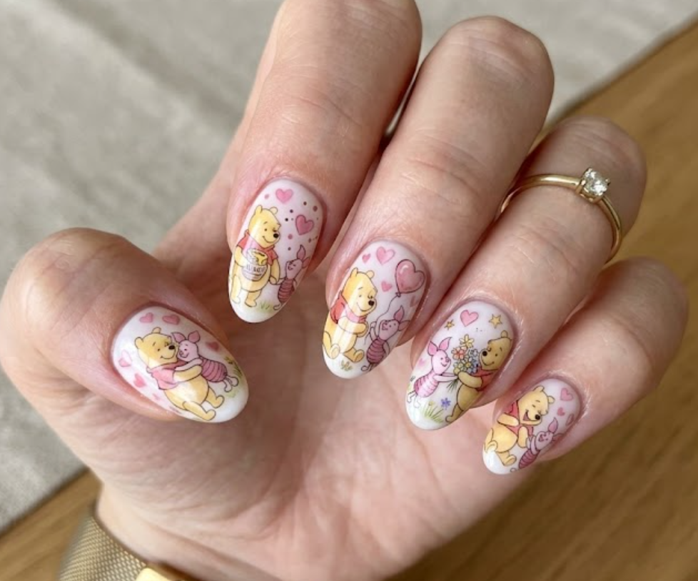 This design shows Pooh and Piglet with pink hearts, representing friendship and a cute emotional bond.